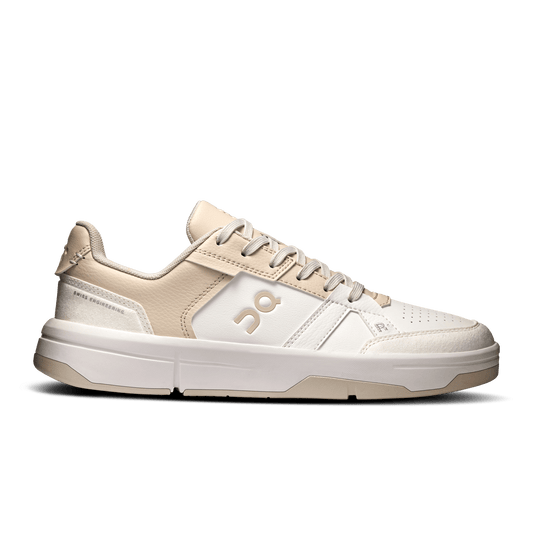 On Women's THE ROGER Clubhouse sneaker in White & Pearl