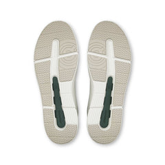 On Men's The Roger Advantage lifestyle shoes in White & Olive