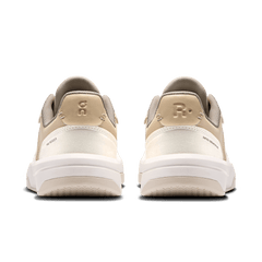 On Women's THE ROGER Clubhouse sneaker in White & Pearl