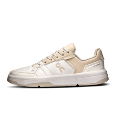 On Women's THE ROGER Clubhouse sneaker in White & Pearl
