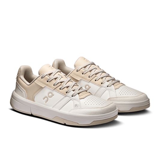 On Women's THE ROGER Clubhouse sneaker in White & Pearl