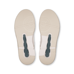 On Women's THE ROGER Clubhouse sneaker in White & Pearl